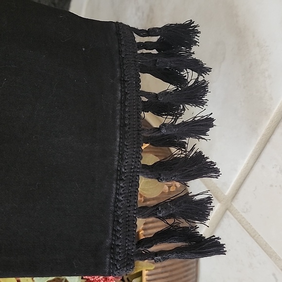 🖤 GUESS Willa Tassel Denim Capris 🖤 - Picture 8 of 12